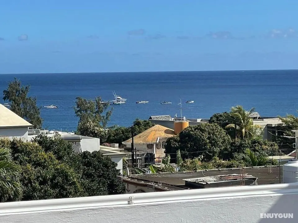 Spacious 4-bed Villa in Flic en Flac Roof top bar - Öne Çıkan Resim