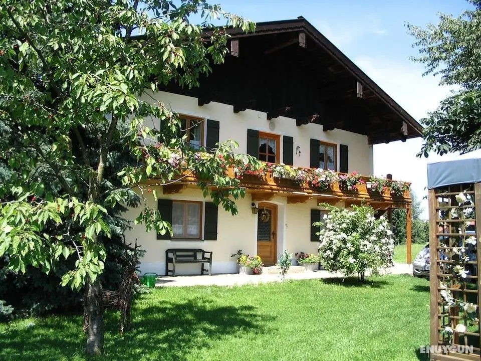 Spacious 4 Person Holiday Home near Chiemsee - Öne Çıkan Resim