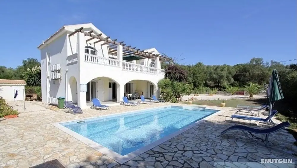 Spacious 5 Bed Villa With Pool in Kefalonia - Havuz