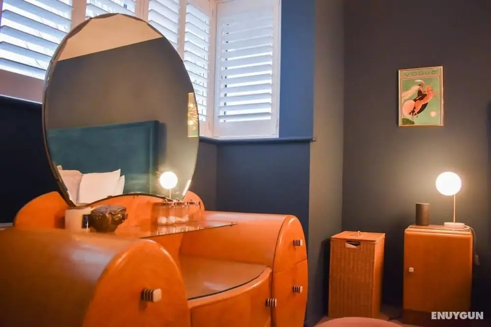 Spacious 5 Bedroom Home Near the Beach With Parking - Oda