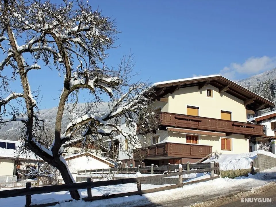 Spacious Apartment in Hart im Zillertal With Balcony - Öne Çıkan Resim