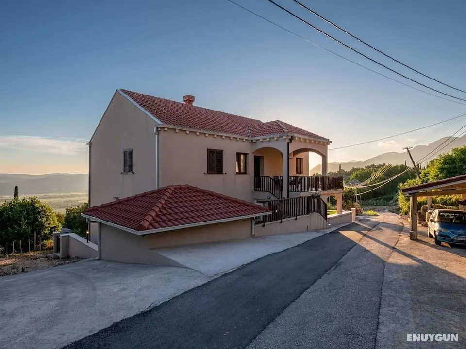 Spacious Apartment, Private Terrace in the Countryside, Wi-fi and Parking - Öne Çıkan Resim