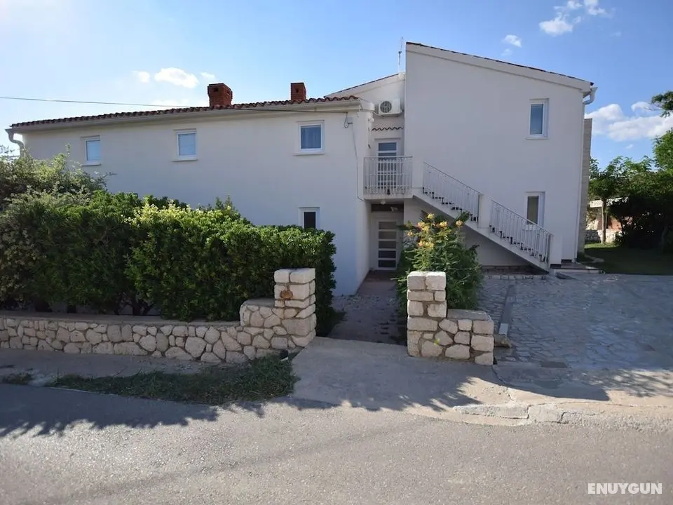 Spacious Apartment With Terrace, Near the Beach - Öne Çıkan Resim