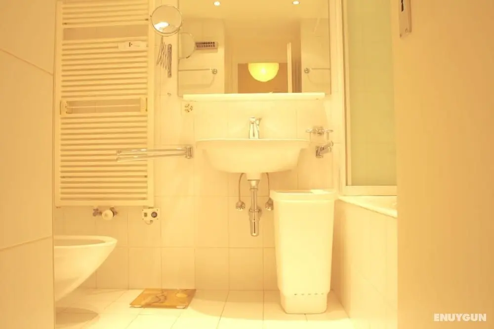 Spacious & Central - Rainbow B - Öne Çıkan Resim