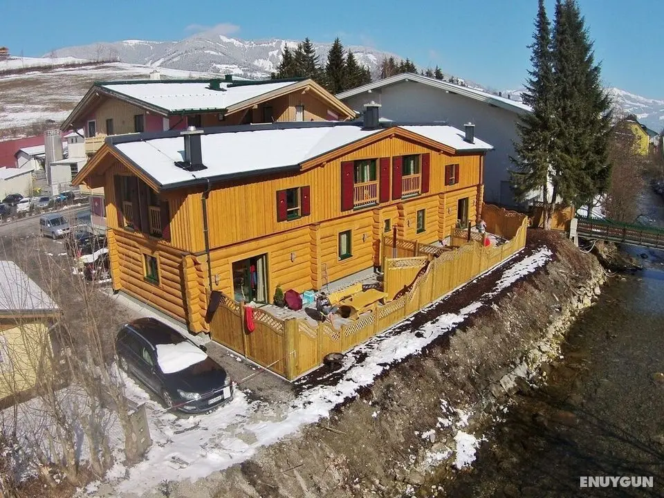 Spacious Chalet in Kaprun with Hot Tub - Dış Mekan