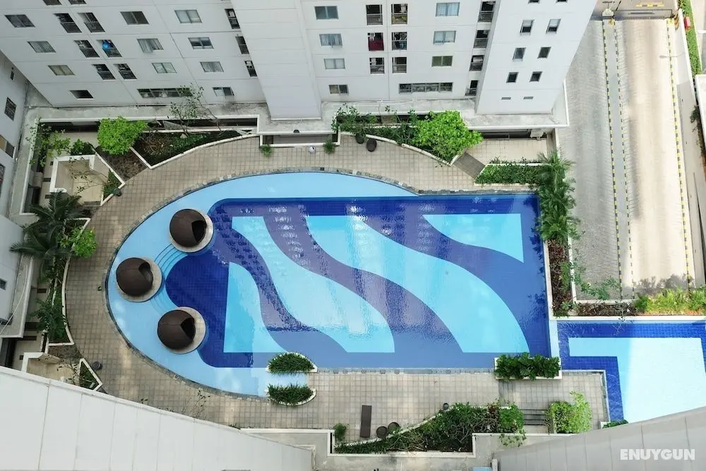 Spacious and Cozy Bassura City Apartment - Oda Manzaraları