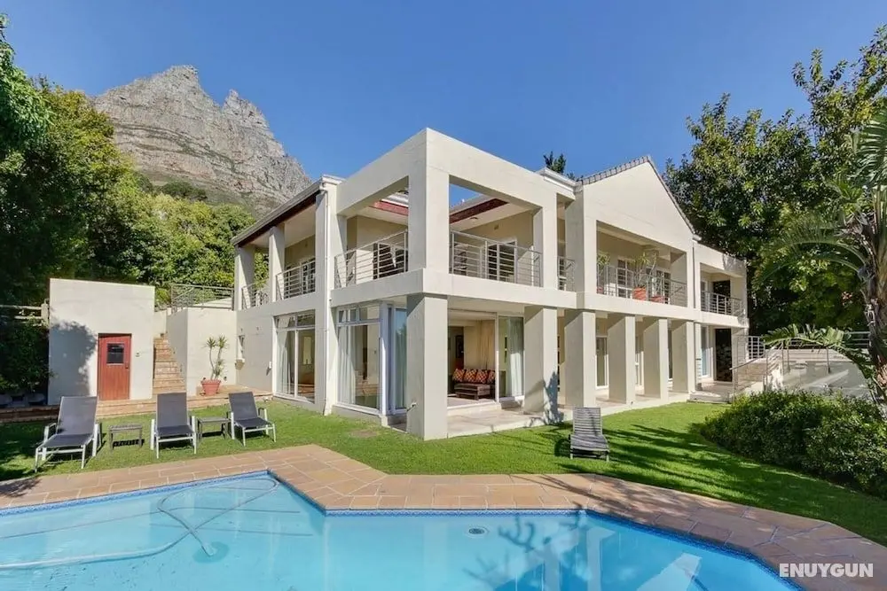 Spacious Family Home With sea Views Private Pool and Garden 100 Geneva - Öne Çıkan Resim