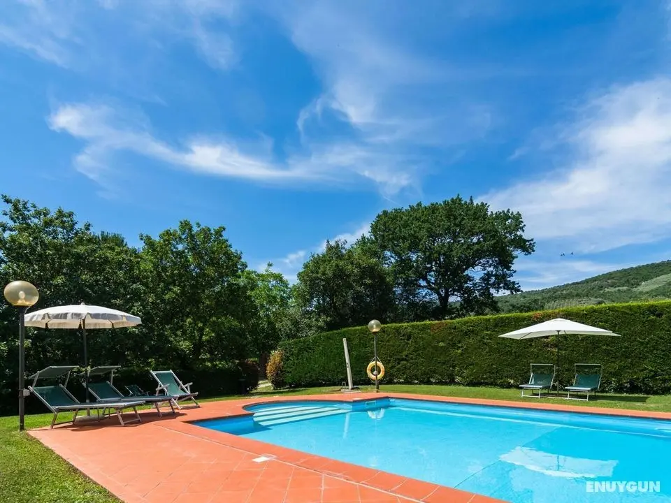 Spacious Farmhouse in Castiglion Fiorentino With Garden - Havuz