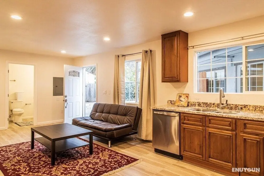 Spacious Four Bedroom In Concord - Oda