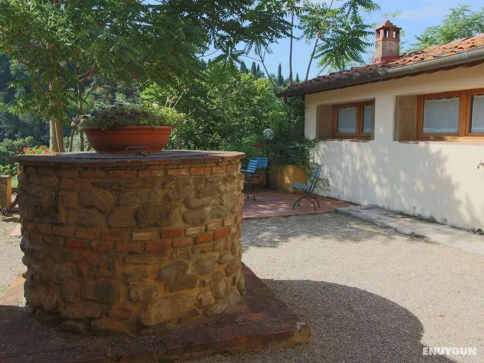 Spacious Holiday Home in Castelfranco di Sopra With Pool - İç Mekan