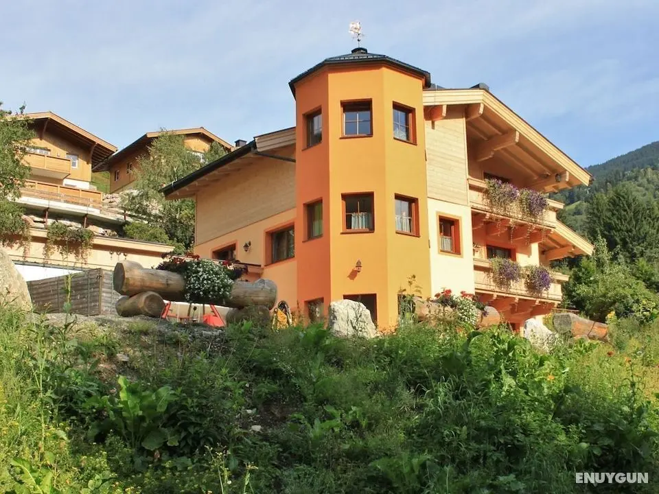 Spacious Holiday Home in Saalbach-Hinterglemm near Ski Area - Öne Çıkan Resim