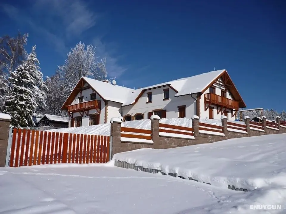 Spacious Villa in Lipno nad Vltavou With Sauna, Garden - Öne Çıkan Resim