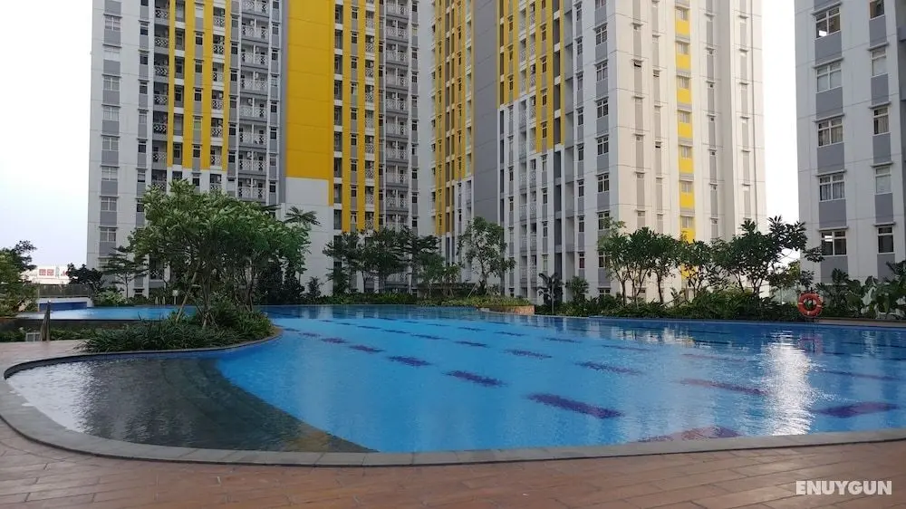 Spacious and Modern 2BR Springlake Summarecon Bekasi Apartment - Havuz