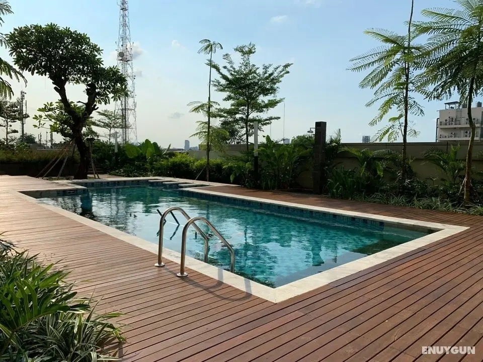 Spacious And Nice 2Br At Permata Hijau Suites Apartment - Havuz
