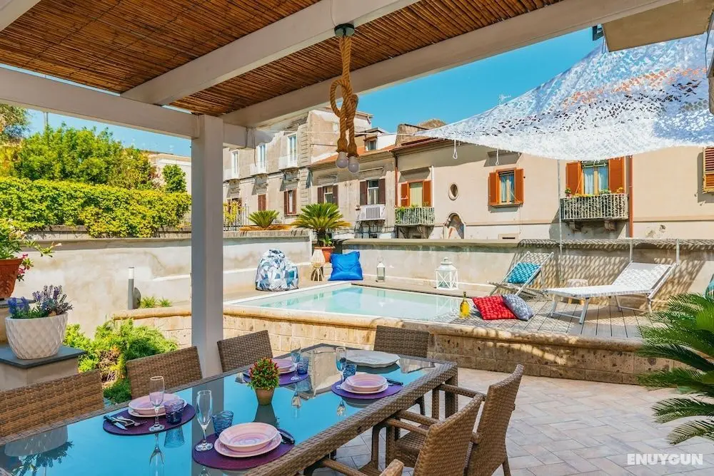 Spacious Villa with Pool - Öne Çıkan Resim