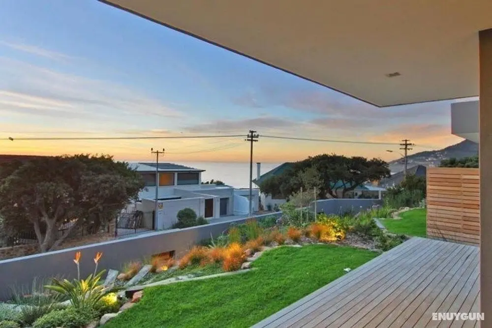 Spacious and Secure Holiday Home in Camps Bay With Ocean Views and Private Pool Hamaya - Oda
