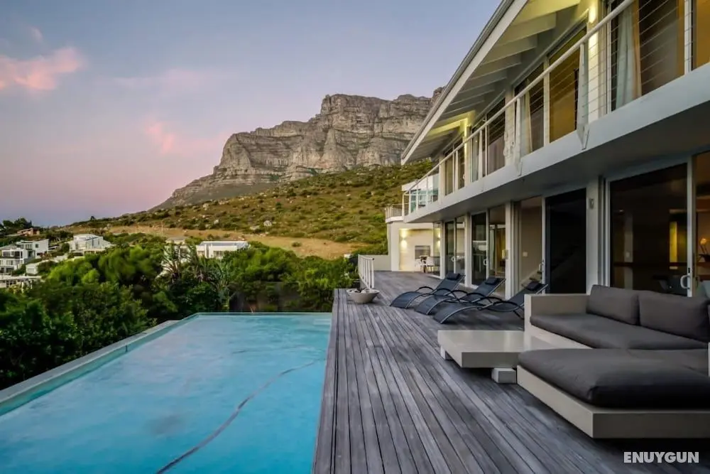 Spacious Three Bedroom Villa in Camps Bay With Private Pool and Ocean Views The Falcon - Öne Çıkan Resim