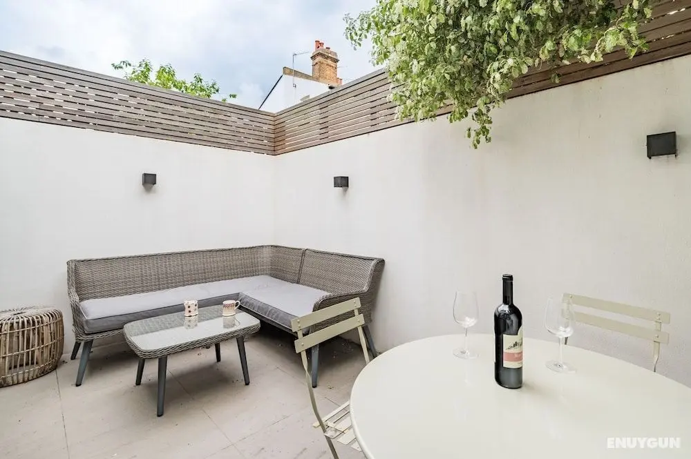 Spacious Three Bedroom Garden Flat Near Clapham Common by Underthedoormat - Oda Düzeni
