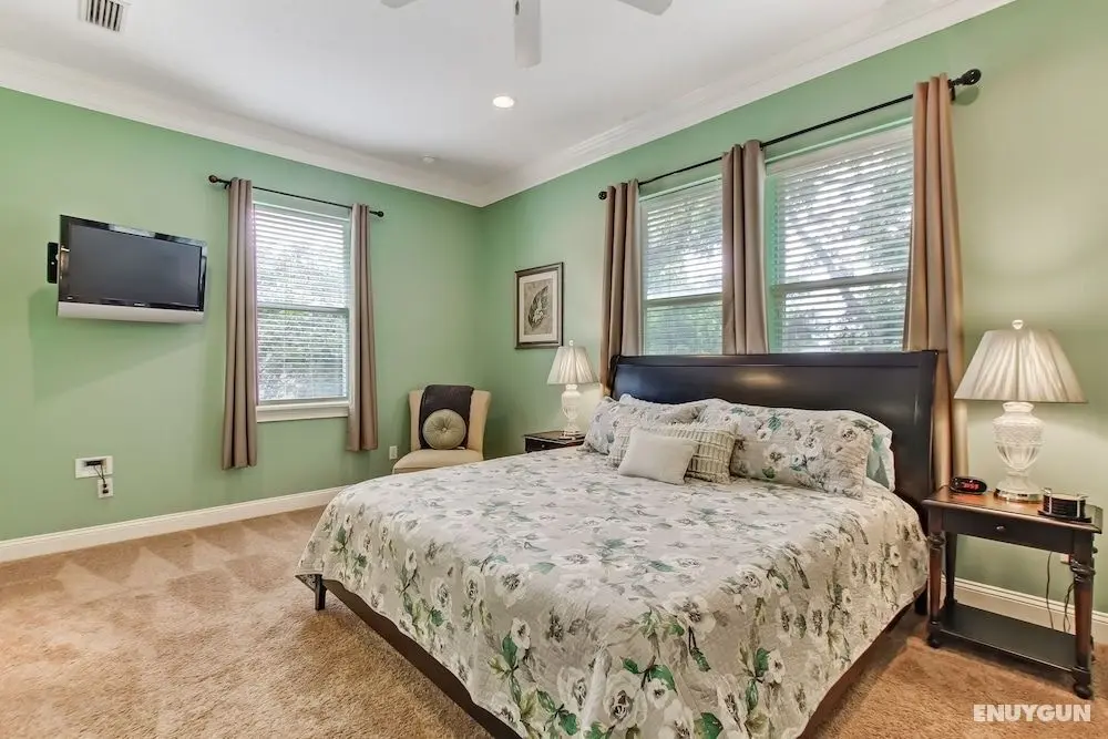 Spacious Townhome, 10 min to the Beach, Dogs OK! - Oda