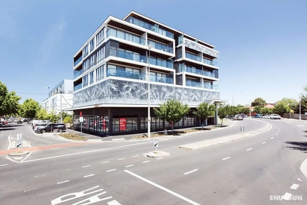 Spacious Urban Oasis in Central Location - Öne Çıkan Resim