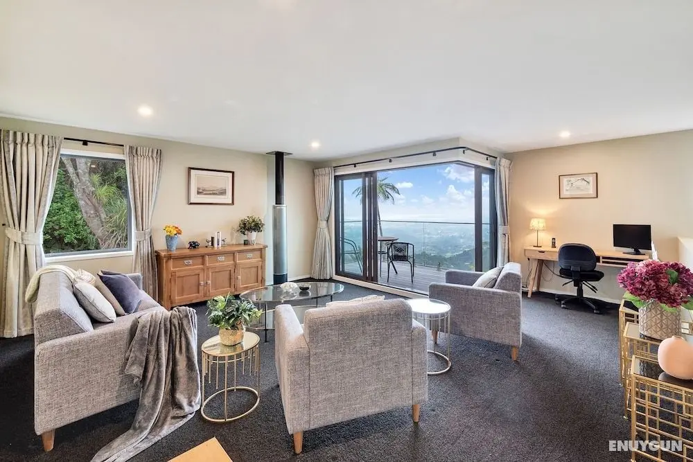 Spectacular Hilltop Retreat near Piha - Öne Çıkan Resim