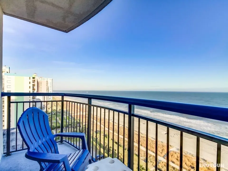 Spectacular Oceanfront Condo by Hosteeva - Oda Manzaraları