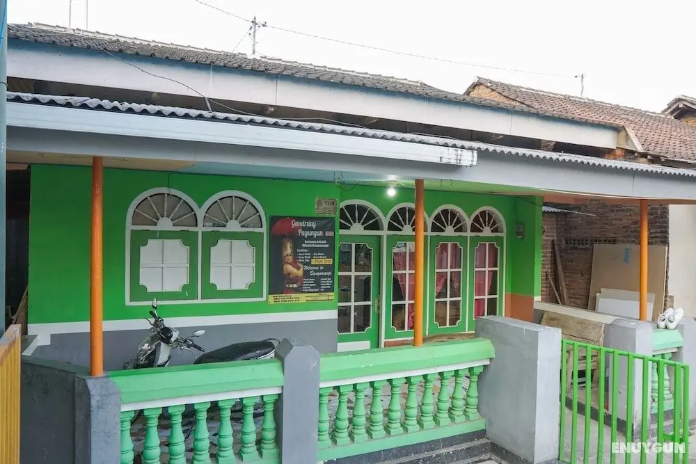 SPOT ON 1762 Gandrung Payungan Family Inn - Dış Mekan