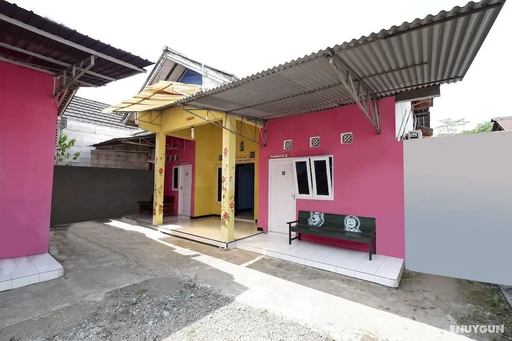 SPOT ON 2106 Homestay Flamboyan - Dış Mekan