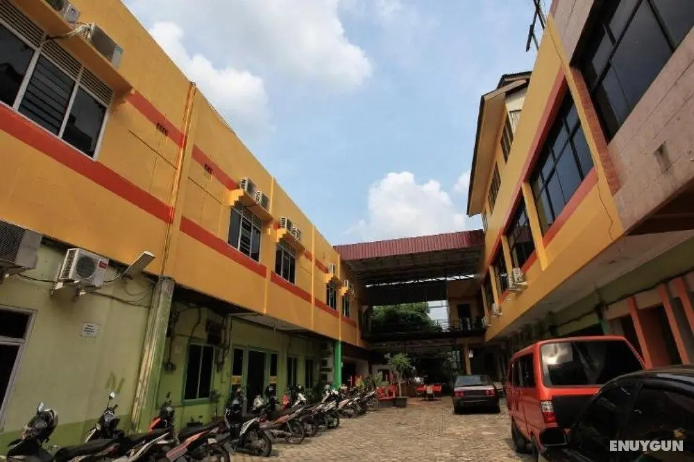 SPOT ON 2287 Akasia Hotel Syariah - Otopark