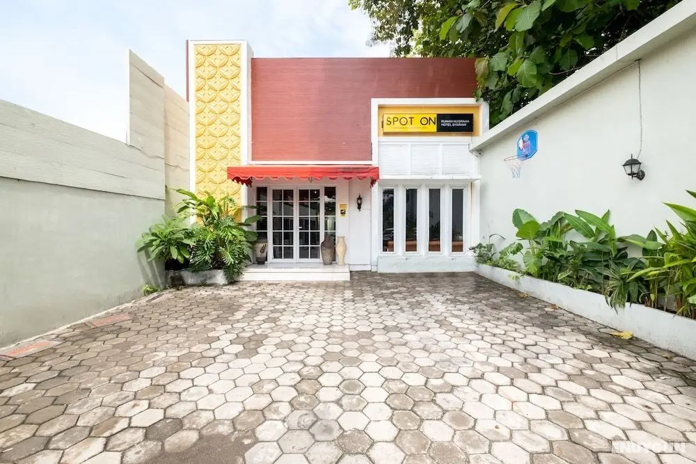SPOT ON 2419 Rumah Nugraha Hotel Syariah - Öne Çıkan Resim