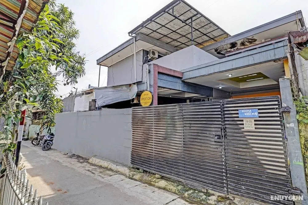 SPOT ON 91330 City Munigar Residence - Dış Mekan