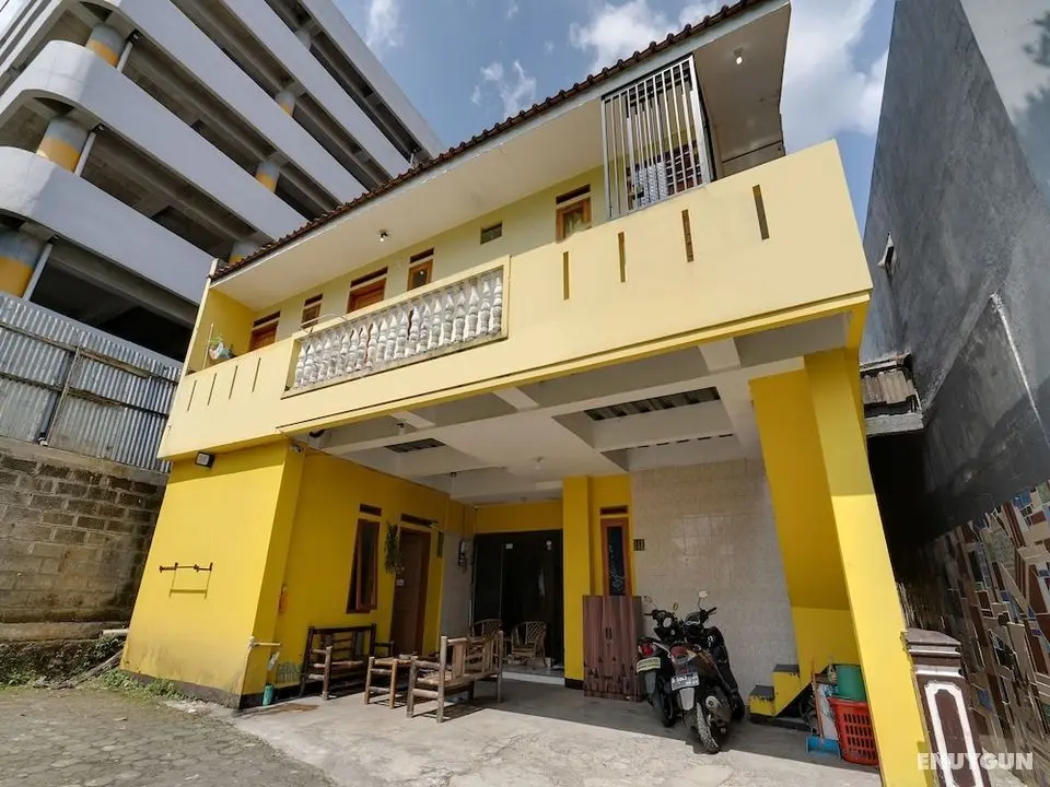 SPOT ON 91775 Pondok 14 Syariah - Dış Mekan
