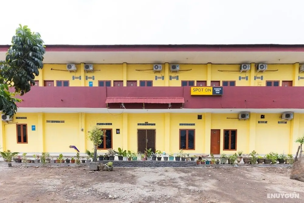 SPOT ON OYO 1988 Pondok Seril Syariah - Dış Mekan