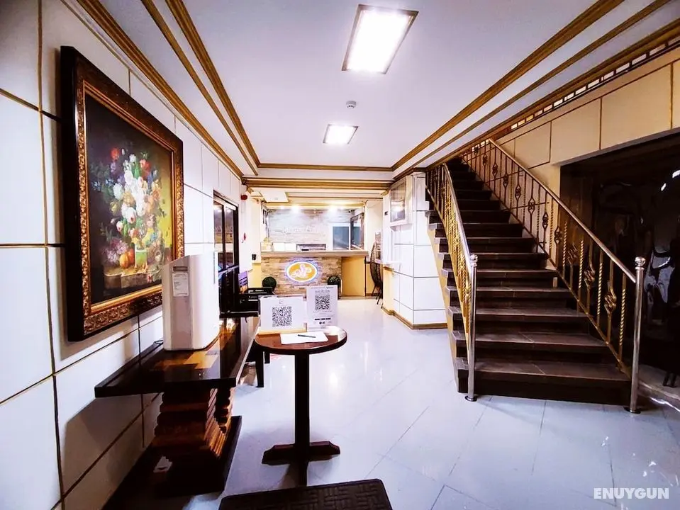 Spring Plaza Hotel - Lobi