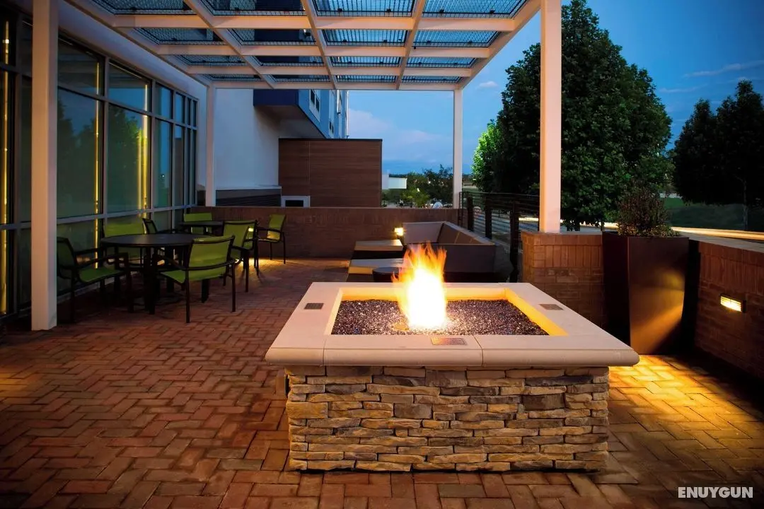 SpringHill Suites Kansas City Lenexa/City Center - Misafir Tesisleri ve Hizmetleri
