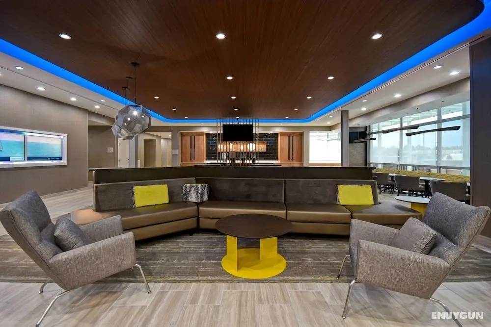 SpringHill Suites by Marriott Holland - Lobi