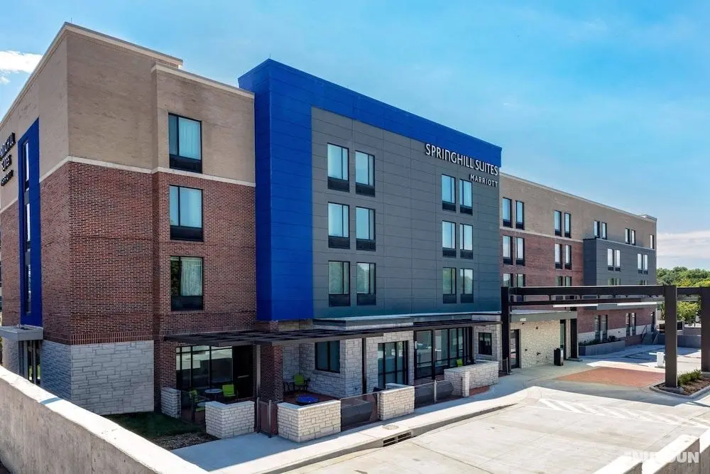 SpringHill Suites by Marriott Kansas City Plaza - Dış Mekan