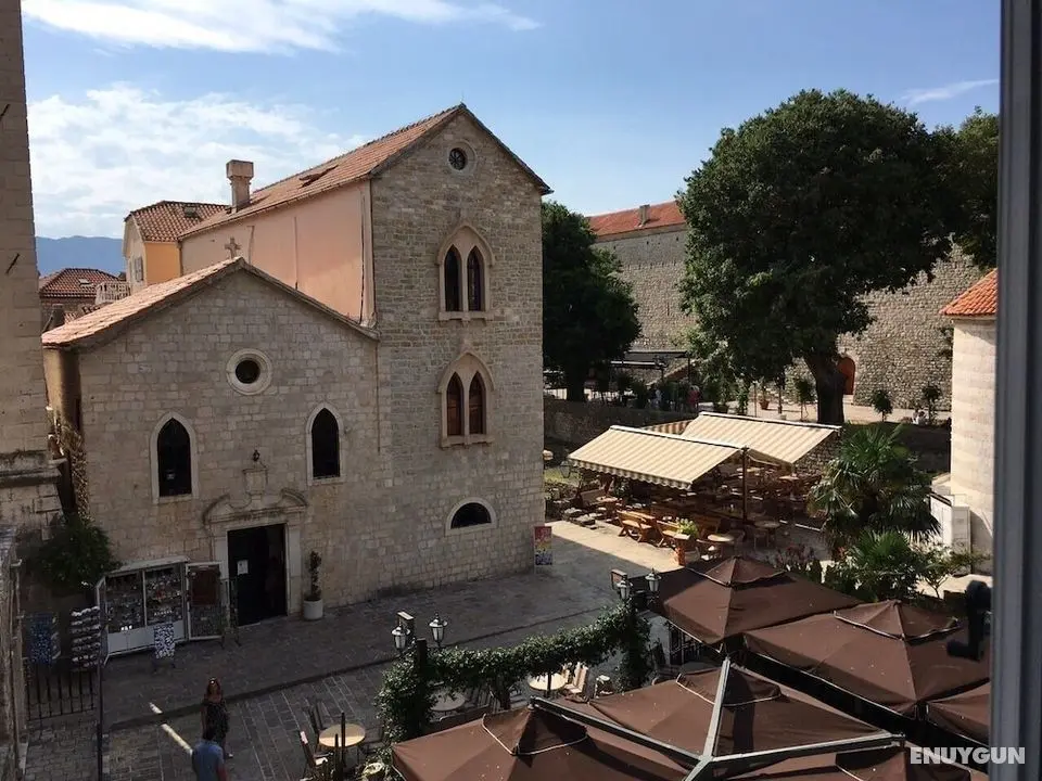 Square 44 Apartment - Oda Manzaraları