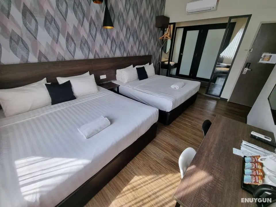 THE SQUARE HOTEL - Öne Çıkan Resim
