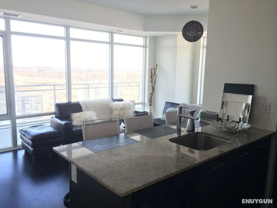 Square One Luxury Furnished Suite - Öne Çıkan Resim