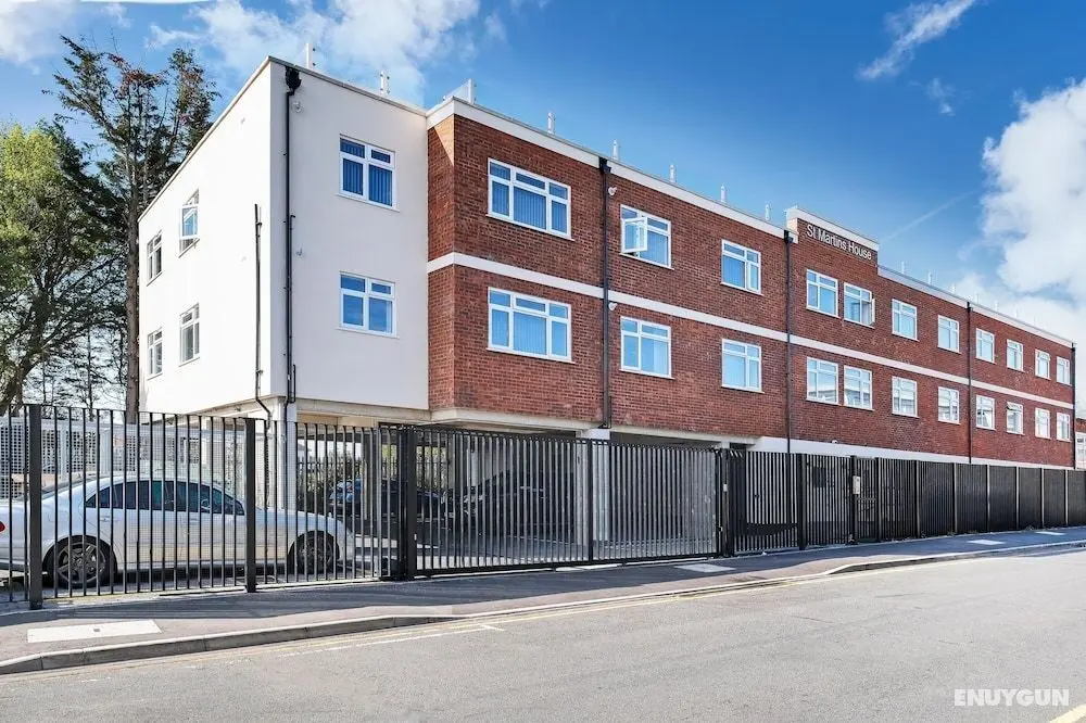 St Martins House Luxury Apts. Ruislip - Dış Mekan