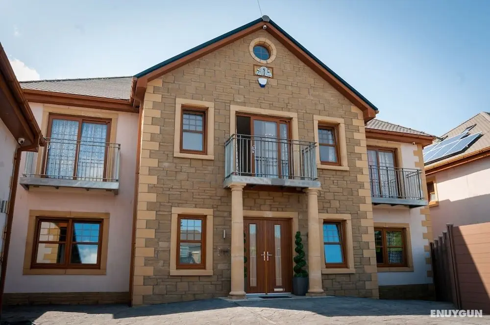 St. Martins House - Öne Çıkan Resim