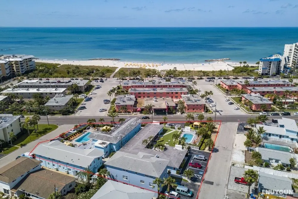 St Pete Beach Suites - Dış Mekan