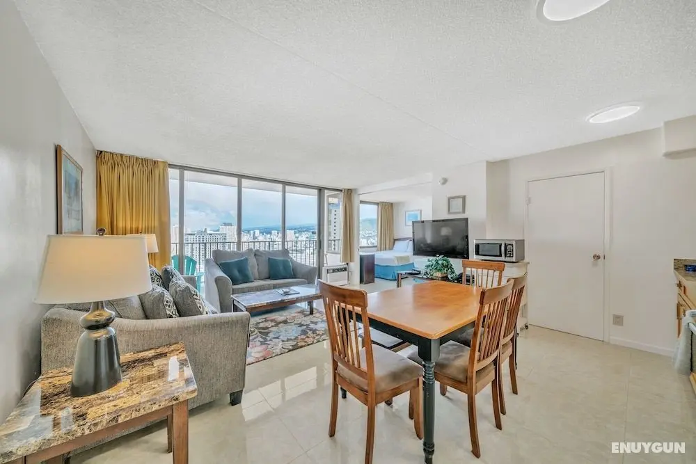 Standard Ocean View Condo - 35th Floor Views, Free Parking & Wifi by Redawning - Öne Çıkan Resim