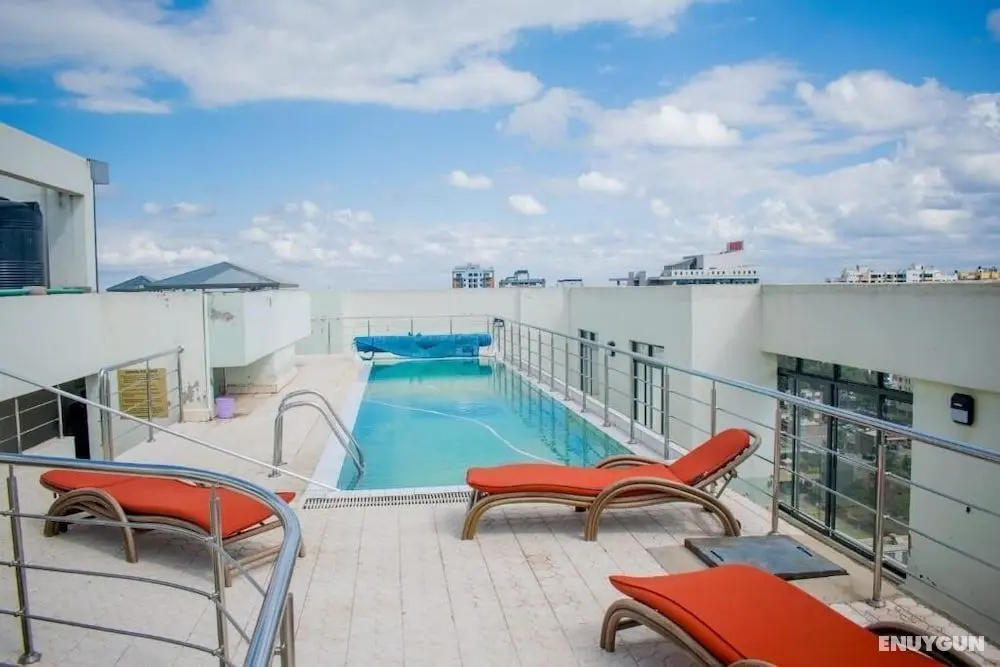 Stay.Plus Silverstone Apartment - Havuz