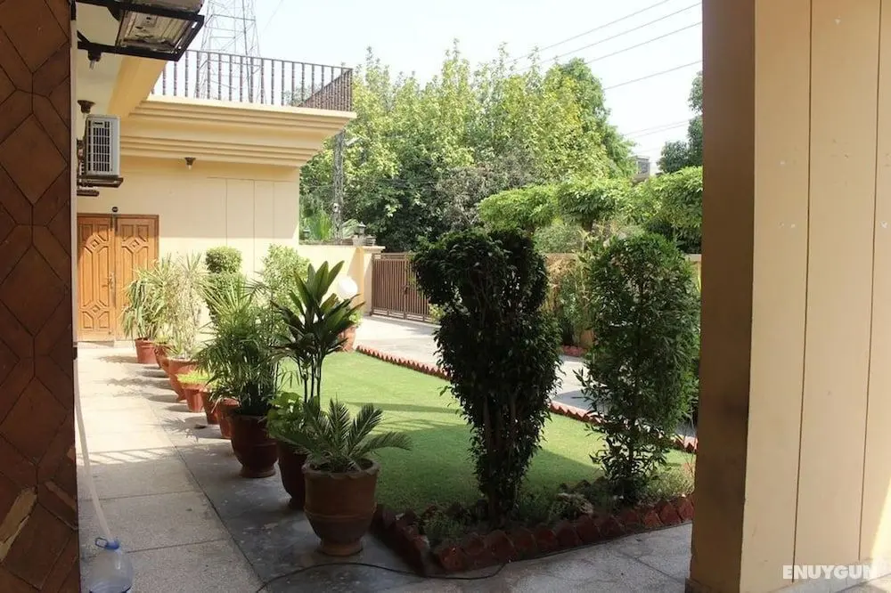 Step Inn Guest House - Dış Mekan