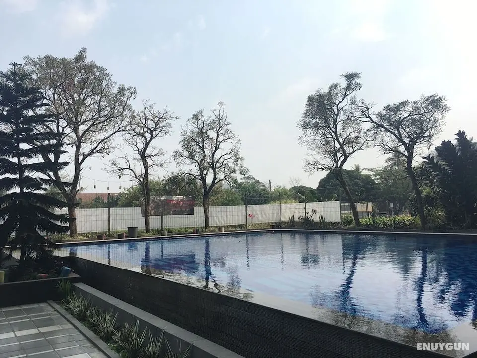 Strategic & Comfy 2Br Apartment At The Edge Near Unjani - Dış Mekan