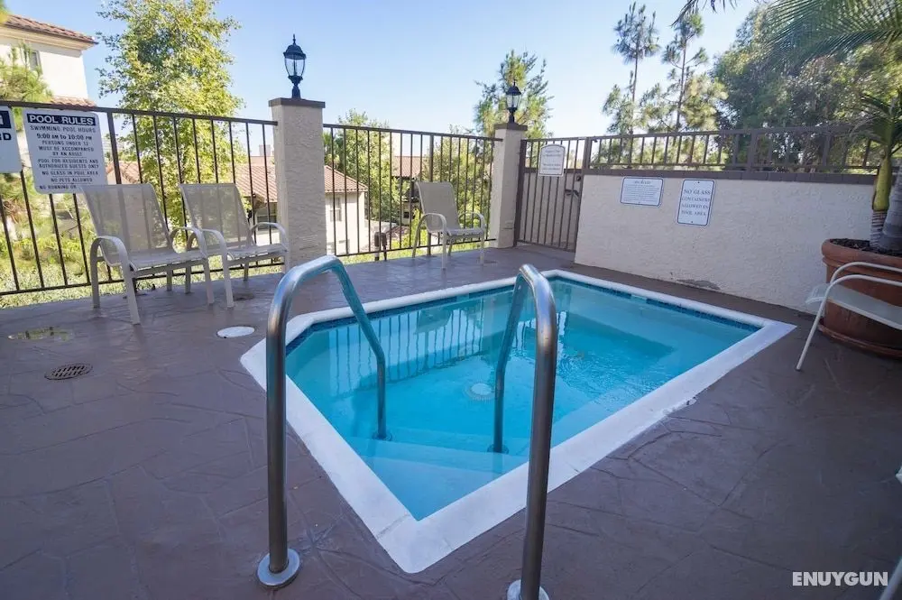 Strathmore Apartments - Havuz