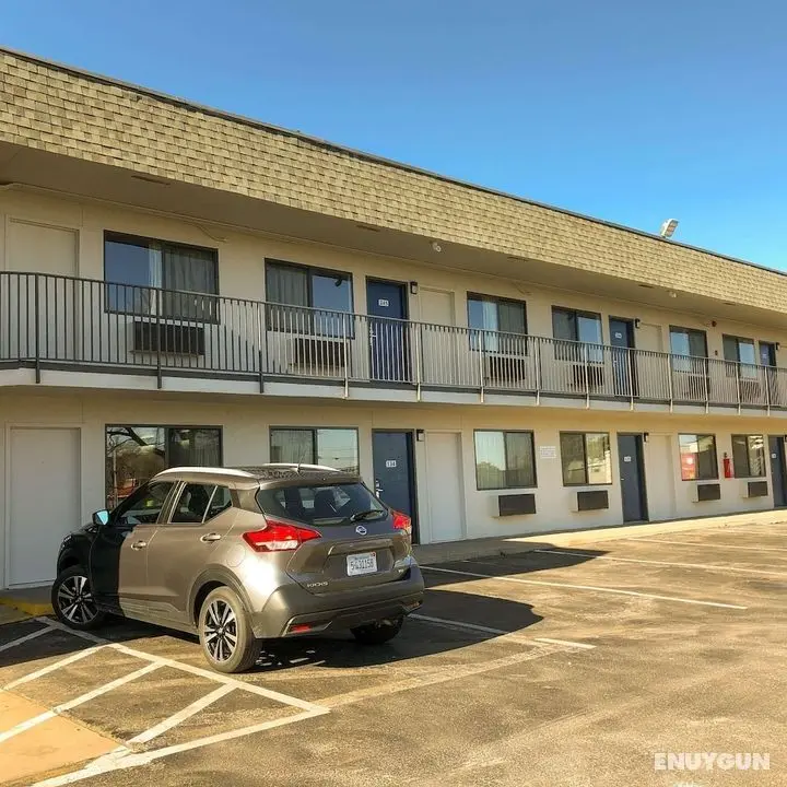 Studio 6 Wichita, KS - Airport - Otopark
