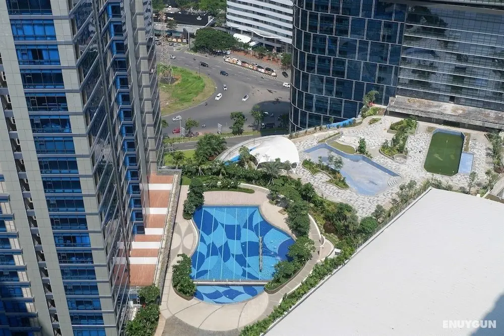 Studio Apartment Connected to Mall at Supermall Mansion - Dış Mekan